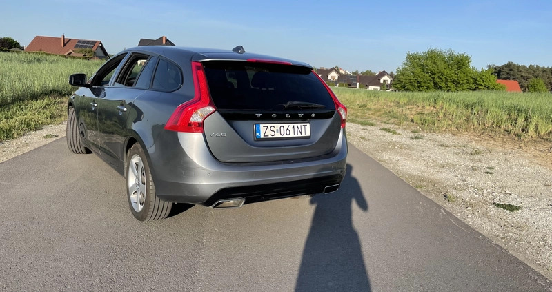 Volvo V60 cena 61999 przebieg: 190542, rok produkcji 2017 z Szczecin małe 172